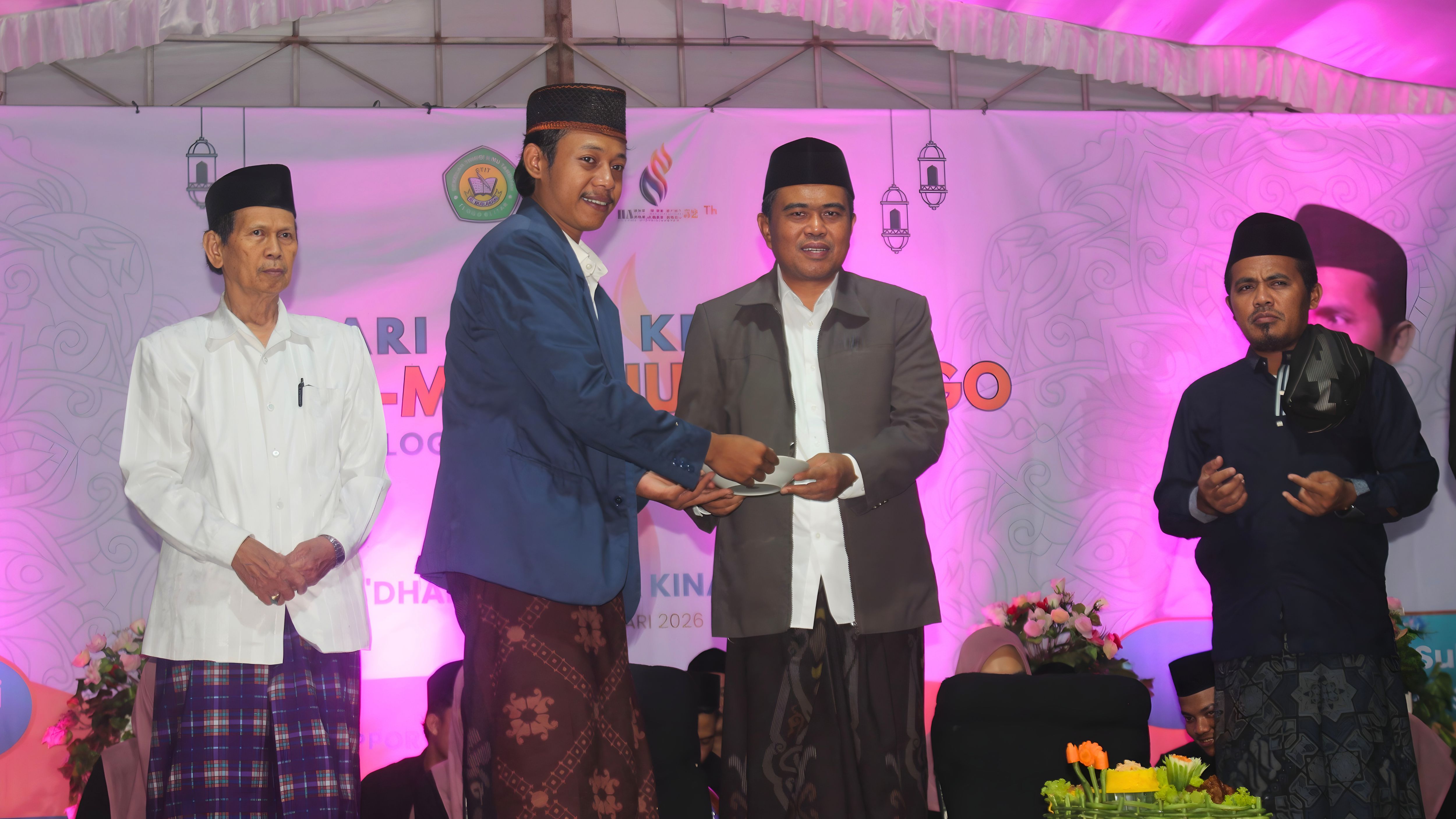 Rayakan Harlah ke-52, STIT Al-Muslihuun MeleburBersama Masyarakat di Lapangan Gaprang